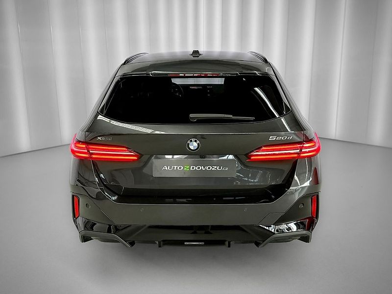 BMW Řada 5 520d xDrive M-SPORT, HARMAN&KA - fotka 6 z 35