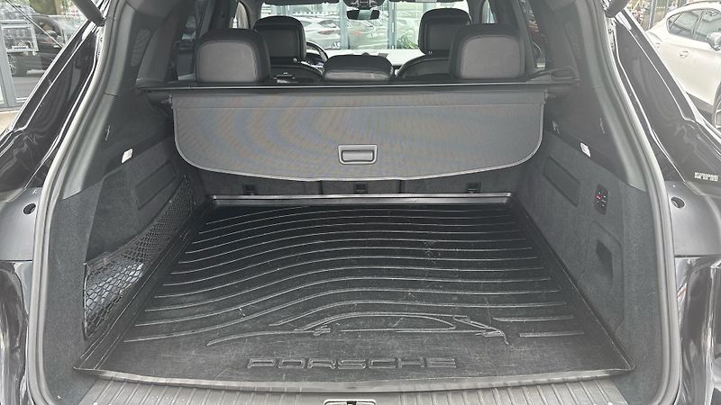 Porsche Cayenne E-HYBRID - fotka 23 z 24