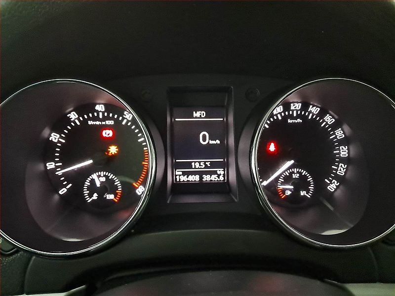 Škoda Yeti (2015) 1.2 TSI, Navi, Tempomat - fotka 11 z 14