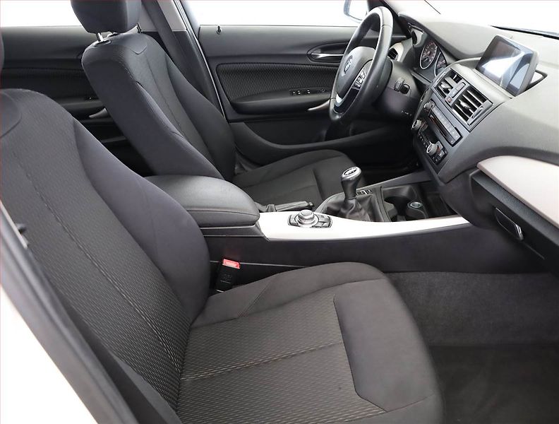 BMW Řada 1 (2014) 116d, Navi, Tempomat - fotka 7 z 21