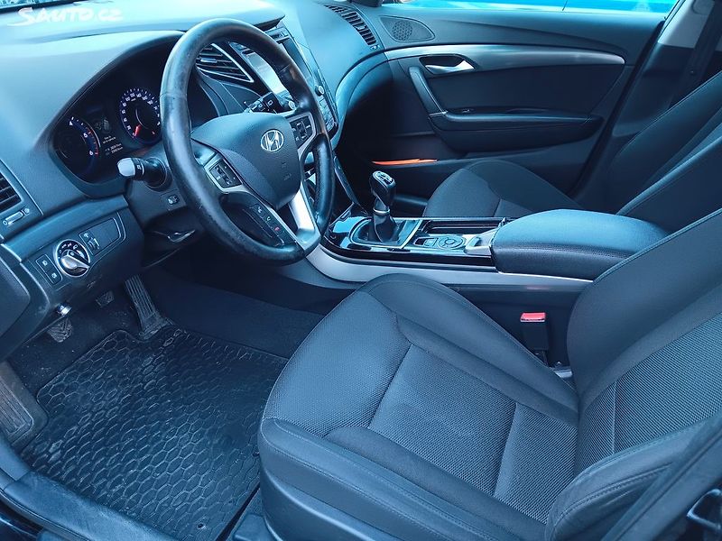 Hyundai i40 1.7 CDTI 100kW - fotka 11 z 34
