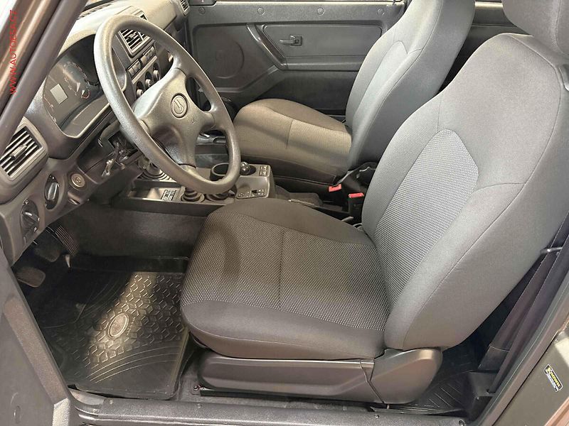 Lada Niva (2025) 1.7i 4x4, 1.maj,ČR, AC - fotka 9 z 13