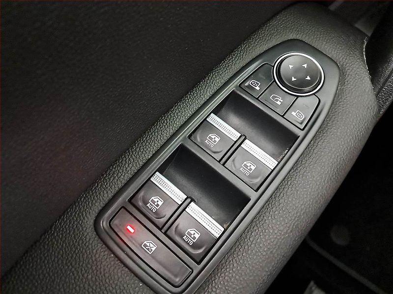 Renault Captur (2021) 1.3 TCe, Automat, Serv.kniha - fotka 19 z 23