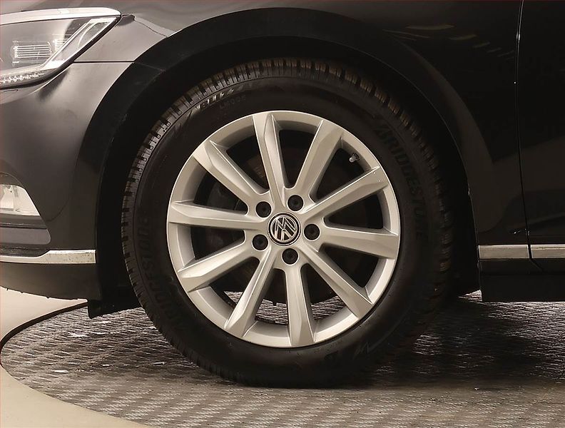 Volkswagen Passat (2016) 2.0 TDI, Automat, Serv.kniha - fotka 15 z 22