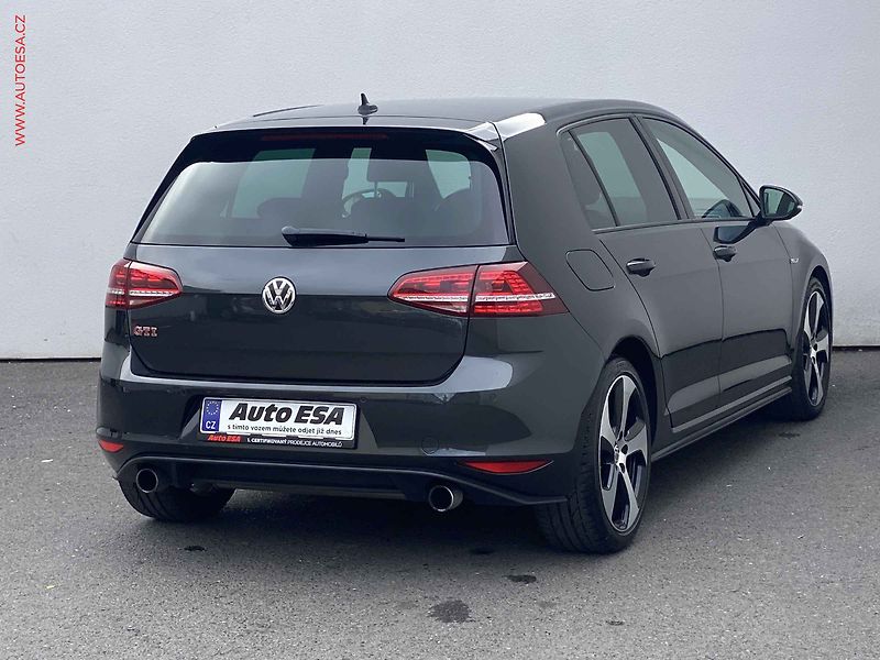 Volkswagen Golf (2015) 2.0 TFSi, GTi, DSG - fotka 4 z 18