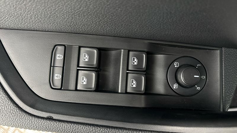 Škoda Superb 2.0 TDI Style Combi - fotka 22 z 26