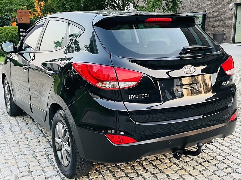 Hyundai ix35 2.0i AUTOMAT VYHŘEV TAŽNÉ - fotka 18 z 43