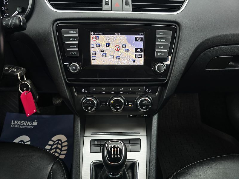 Škoda Octavia 1.4TSI NAVI XENON KŮŽE 1Majite - fotka 22 z 26