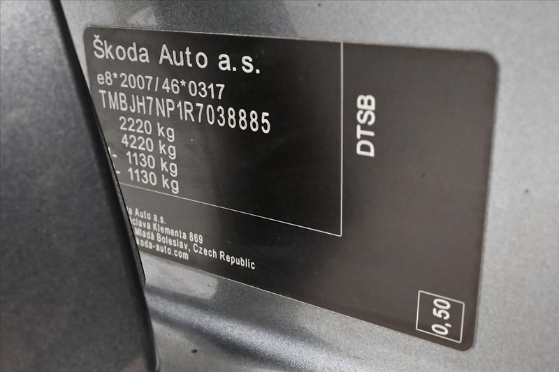 Škoda Superb 2,0 TDI 110kW DSG NAVIGACE Zár - fotka 12 z 30