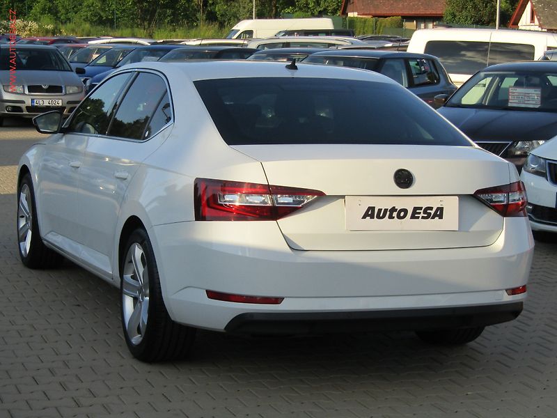 Škoda Superb (2018) 2.0 TDi, ČR, Style, kůže - fotka 4 z 22