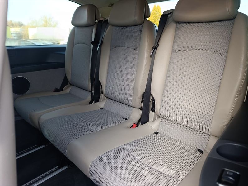 Mercedes-Benz Viano 3,0 CDi Automat SPANÍ 7míst - fotka 21 z 31