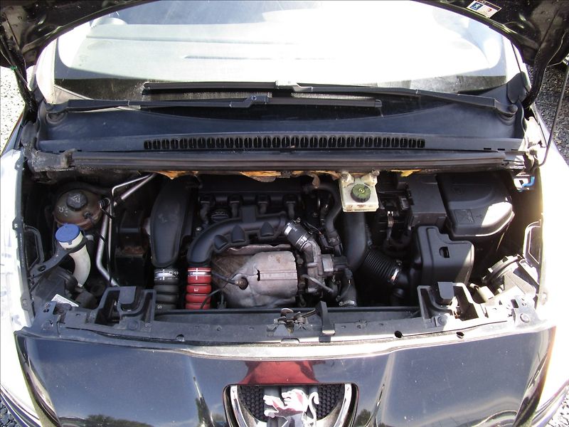 Peugeot 5008 1.6 THP aut. Klima, 7 míst - fotka 47 z 50
