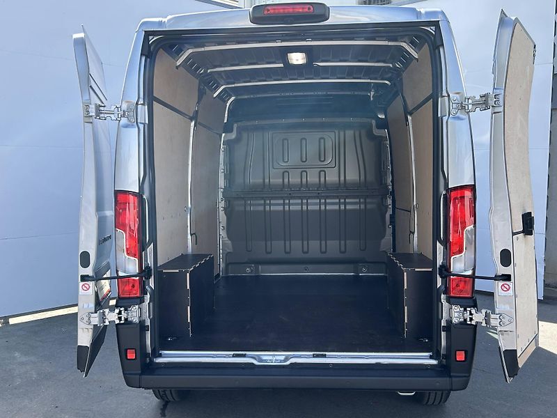 Peugeot Boxer (2025) 3300 L2H2  2,2 BlueHDi MAN6 - fotka 8 z 28