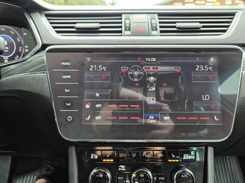 Škoda Superb Combi 2,0TDi 110kw DSG 17ALU - fotka 38 z 53