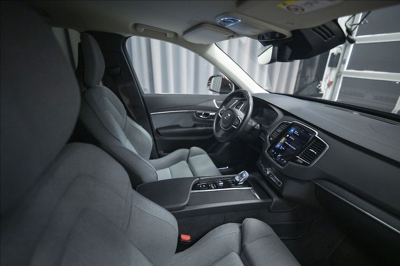 Volvo XC90 2,0 B5 AWD INSCRIPTION 7 MÍST - fotka 7 z 47