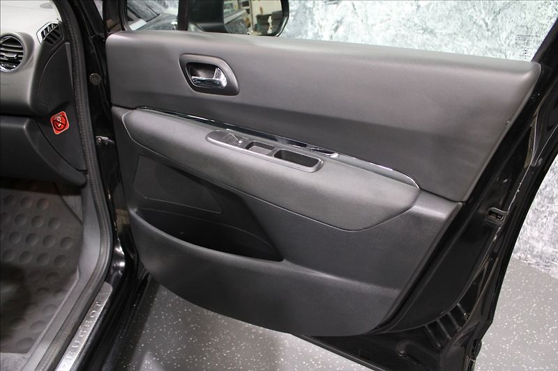 Peugeot 5008 2,0 HDI 120kW 7 míst - fotka 9 z 32