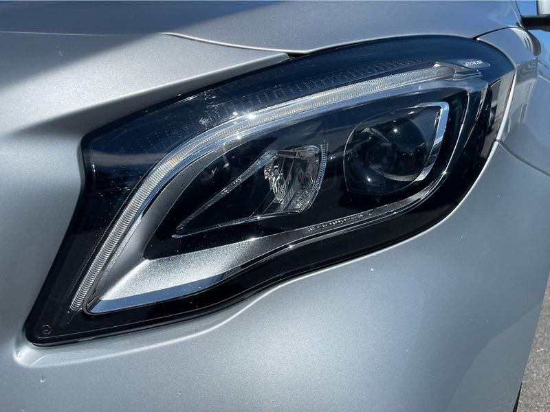 Mercedes-Benz GLA 180 i - fotka 24 z 25