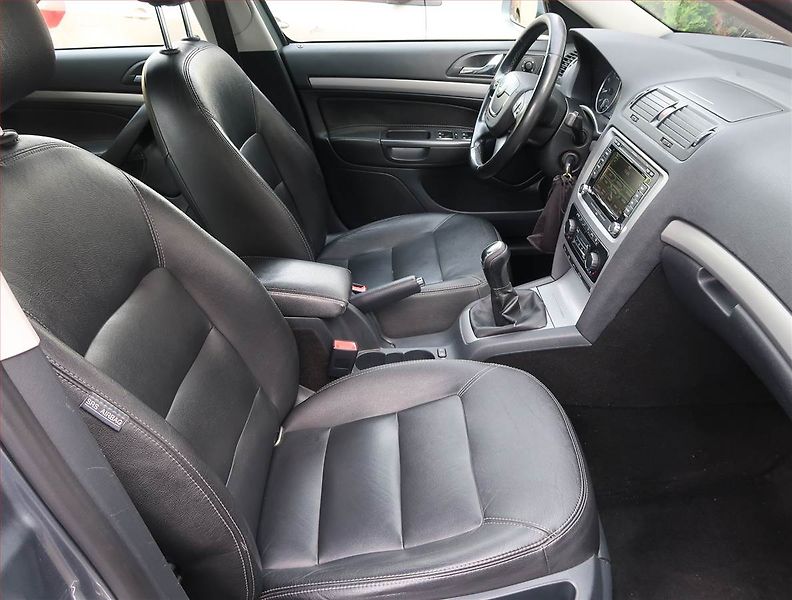 Škoda Octavia (2012) 1.4 TSI, Navi, Tempomat - fotka 9 z 21