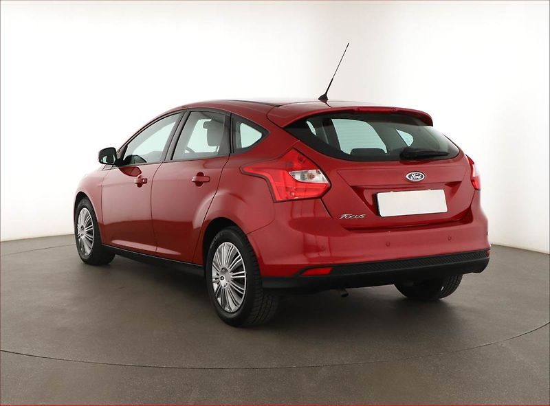 Ford Focus (2012) 1.6 i, Park. senzory - fotka 4 z 12