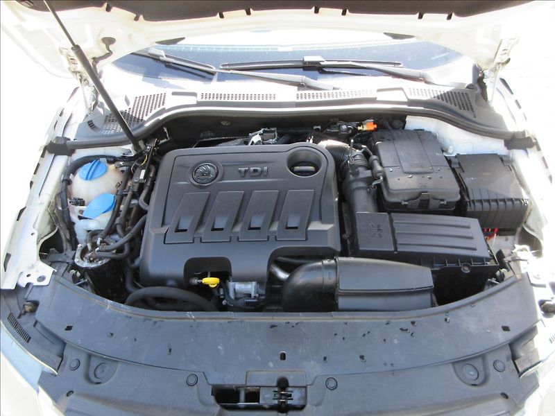 Škoda Superb 2,0 TDi 103 Kw, Xenon, Vyhř. N - fotka 25 z 28