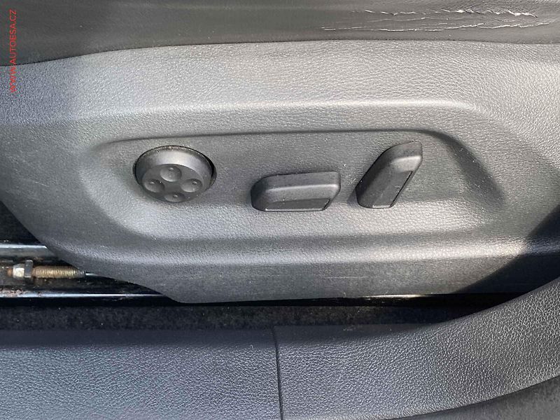 Volkswagen Tiguan (2010) 2.0 TDi 4x4, ČR, R-Line, DSG - fotka 12 z 18