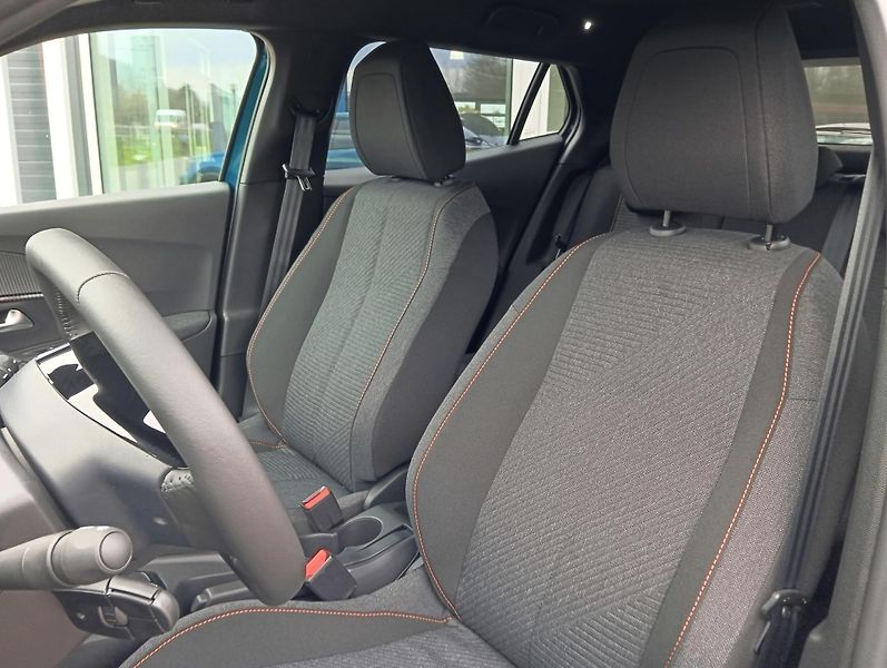 Peugeot 2008 (2026) BUSINESS Hybrid 110 e-DCS6 - fotka 16 z 18