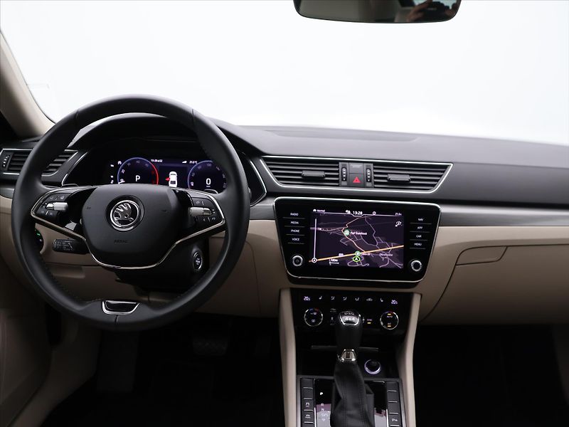 Škoda Superb 2,0 TDI DSG 4x4 CZ Style DPH - fotka 26 z 34