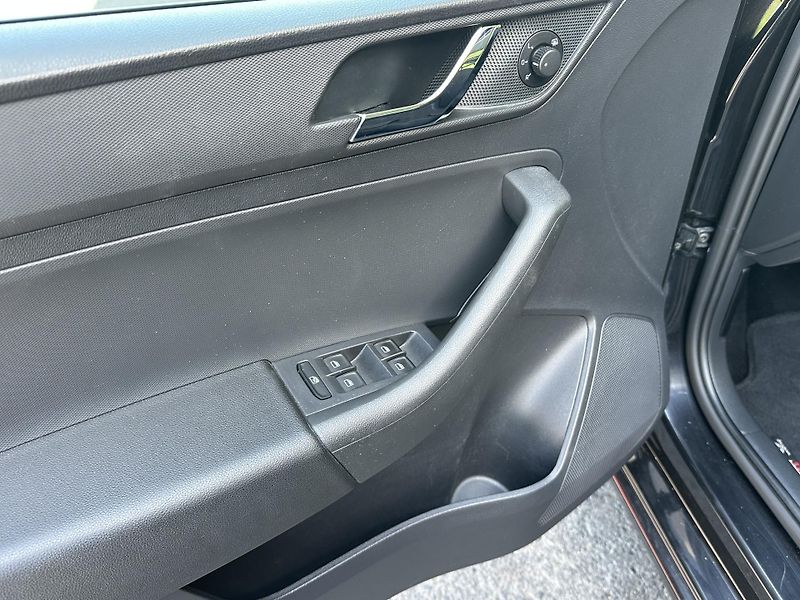 Škoda Rapid (2015) 1.2TSI/77kW *1.Maj. * PANORAMA - fotka 5 z 31