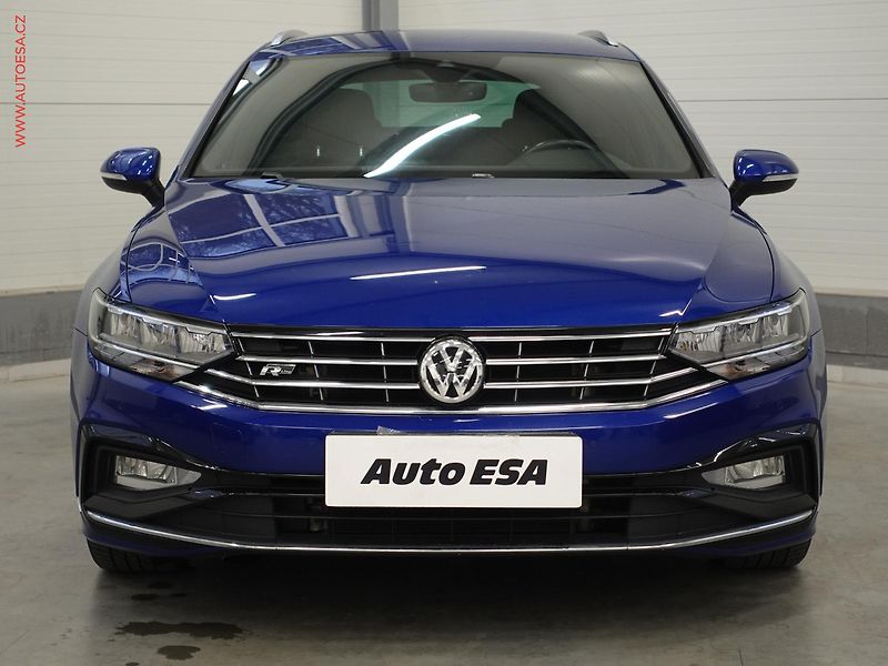 Volkswagen Passat (2019) 2.0 TSI, ČR, R-Line, DSG - fotka 2 z 23