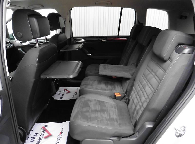 Volkswagen Touran 1,4 TSI R-Line, Navi, 7.míst.. - fotka 10 z 23