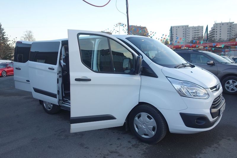 Ford Tourneo Custom 2,2TDCi 8 MÍST TOURNEO - fotka 15 z 33
