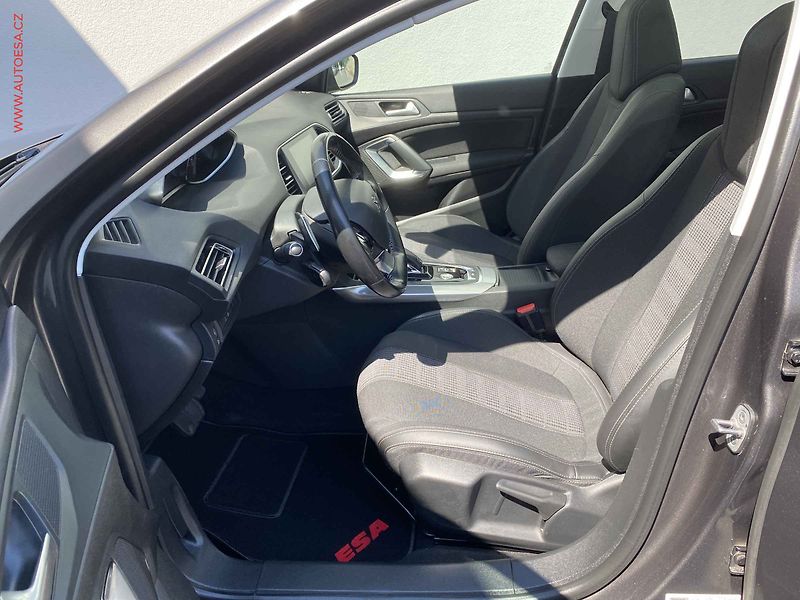 Peugeot 308 (2018) 1.2 PT, Allure, AT, panor - fotka 9 z 19
