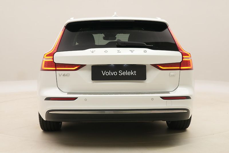 Volvo V60 T6 RECHARGE BRIGHT REZERVACE - fotka 12 z 57