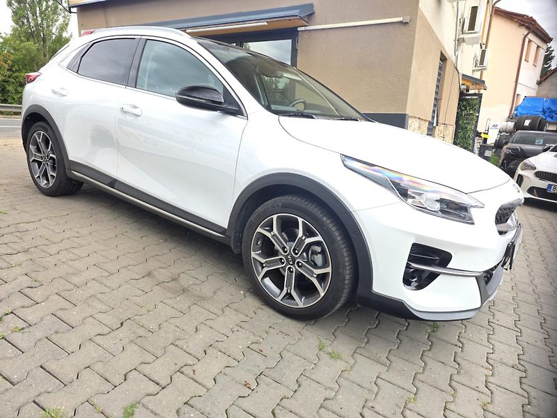 Kia XCeed (2020) 1.6-PLUG-IN HYBRID-1.MAJITEL - fotka 7 z 19
