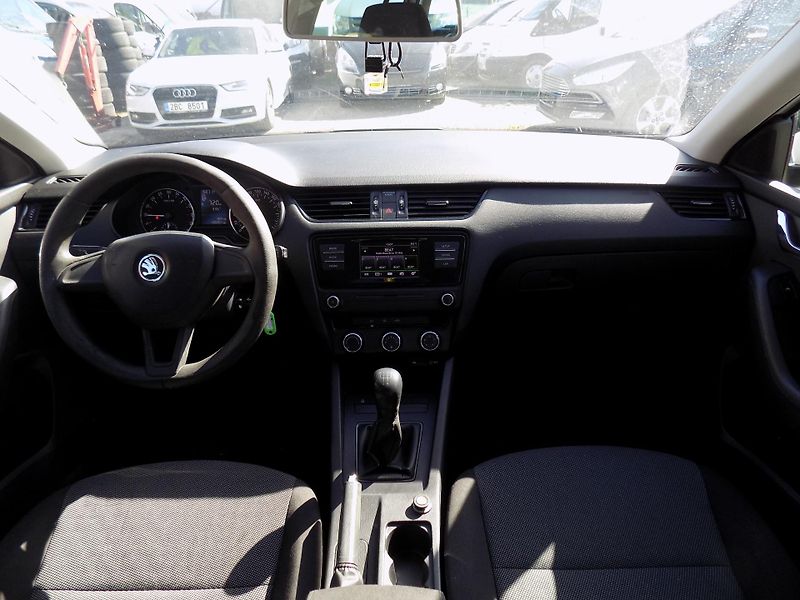 Škoda Octavia 1,6 TDI 81 KW NOVÉ ROZVODY!!! - fotka 26 z 38
