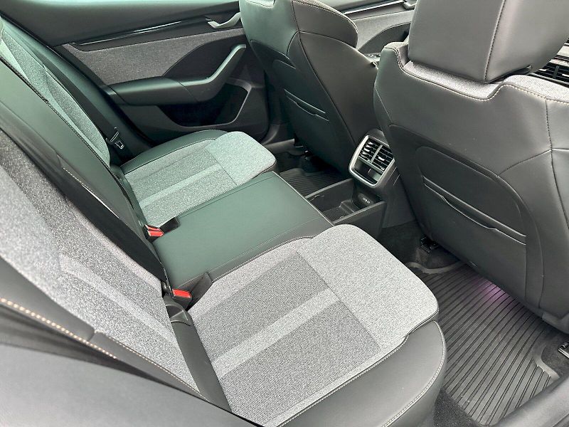 Škoda Octavia (2024) 1.5 TSI 110kW MHEV Top Selecti - fotka 20 z 24