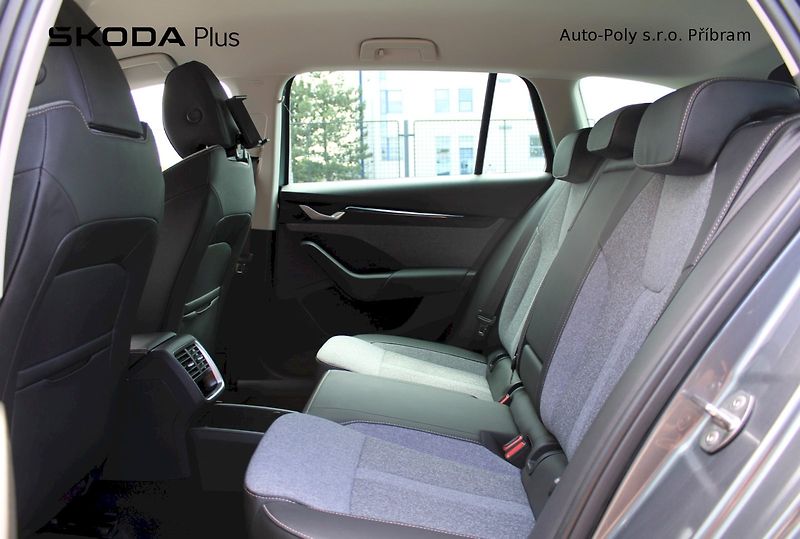 Škoda Octavia (2025) Top Selection 1.5TSI / 110kW 7 - fotka 21 z 24