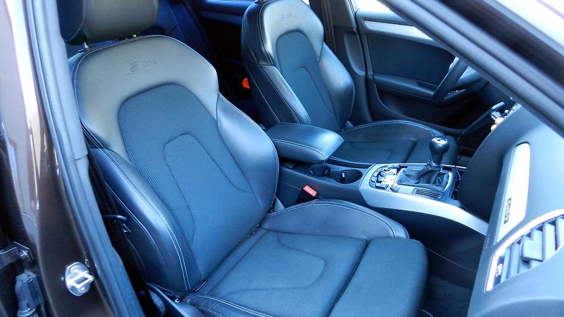 Audi A4 2.0 TDi 110 kW QUATTRO S-LINE - fotka 10 z 17
