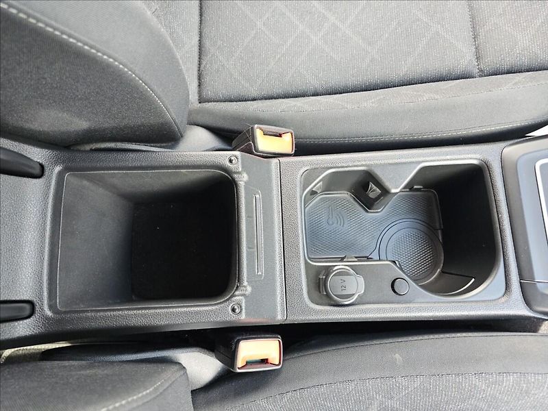 Volkswagen Golf 8 2,0TDi 110KW DSG STYLE - fotka 34 z 41