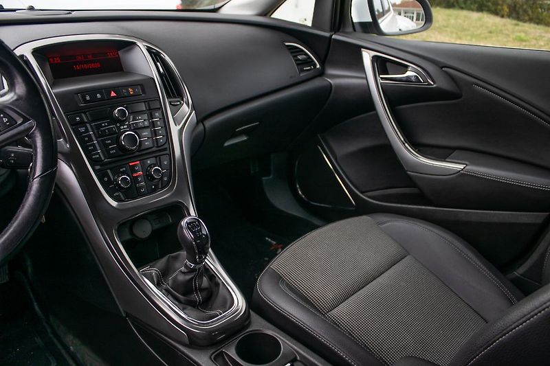 Opel Astra - fotka 16 z 22