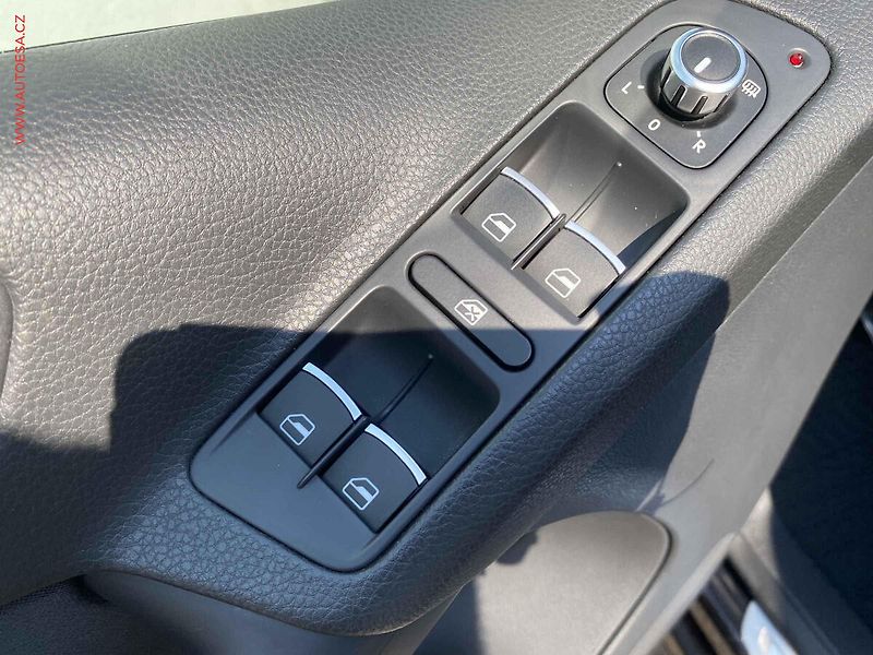 Volkswagen Tiguan (2013) 2.0 TSi 4x4 R-line, Sport - fotka 13 z 17