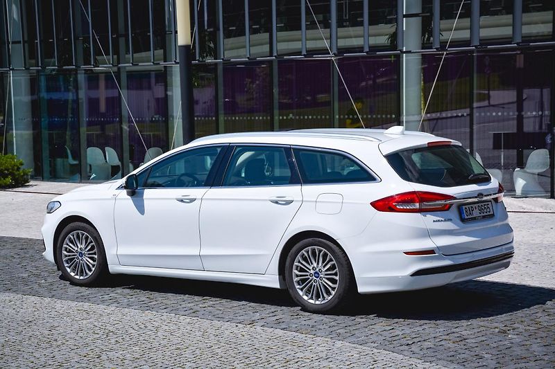 Ford Mondeo (2021) 2.0 138kw Hybrid ecvT TITANIUM - fotka 3 z 32