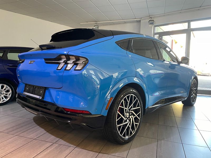 Ford Mustang Mach-E (2025) GT 91kWh 442kW/600k AWD - fotka 6 z 30