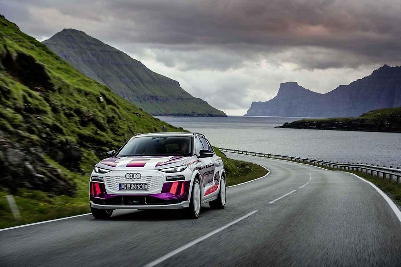 Maskovaný prototyp Audi Q6 e-tron