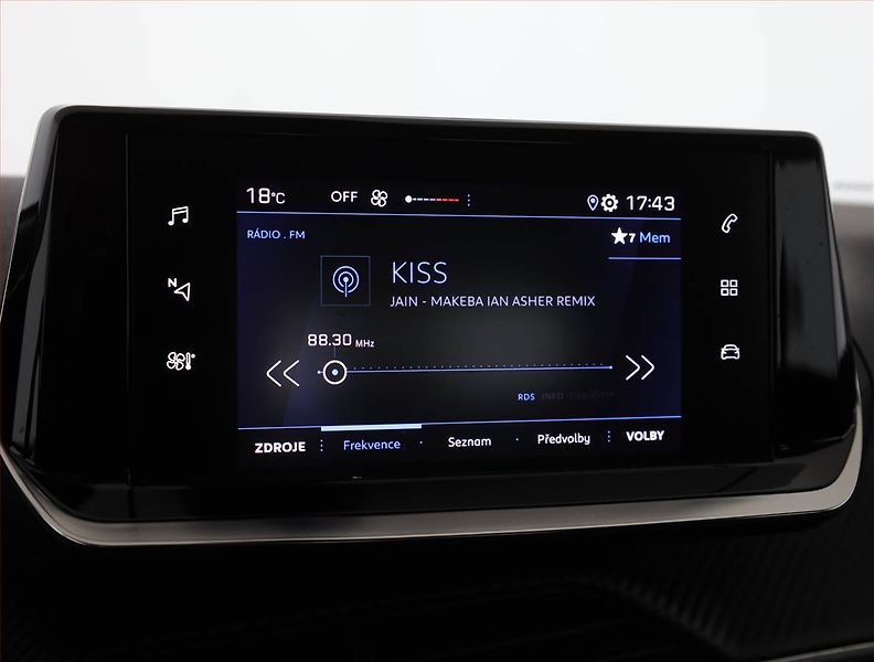 Peugeot 2008 (2021) 1.2 PureTech, Tempomat - fotka 13 z 15