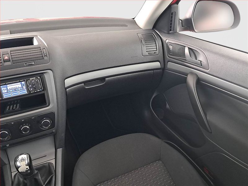 Škoda Octavia (2010) Ambiente 1.2 TSI, po STK - fotka 8 z 14