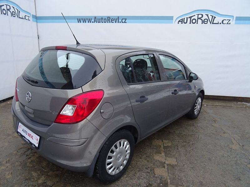 Opel Corsa (2014) 1.2i,63kW,1majČR,S.kniha,klima - fotka 4 z 21