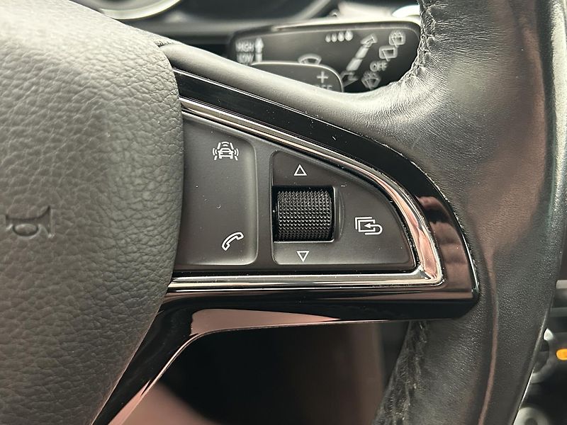 Škoda Superb 2.0 TDI L&K - fotka 23 z 29