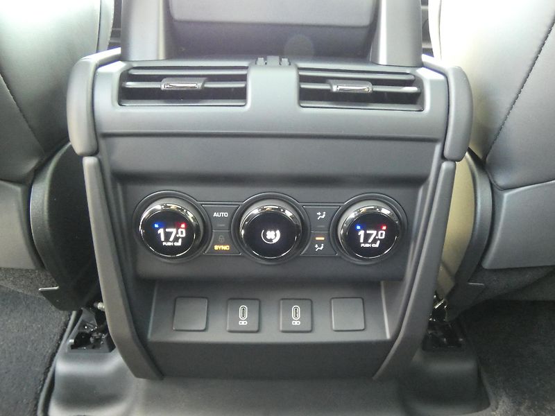Land Rover Defender 110 4,4 OCTA P635 - fotka 16 z 46