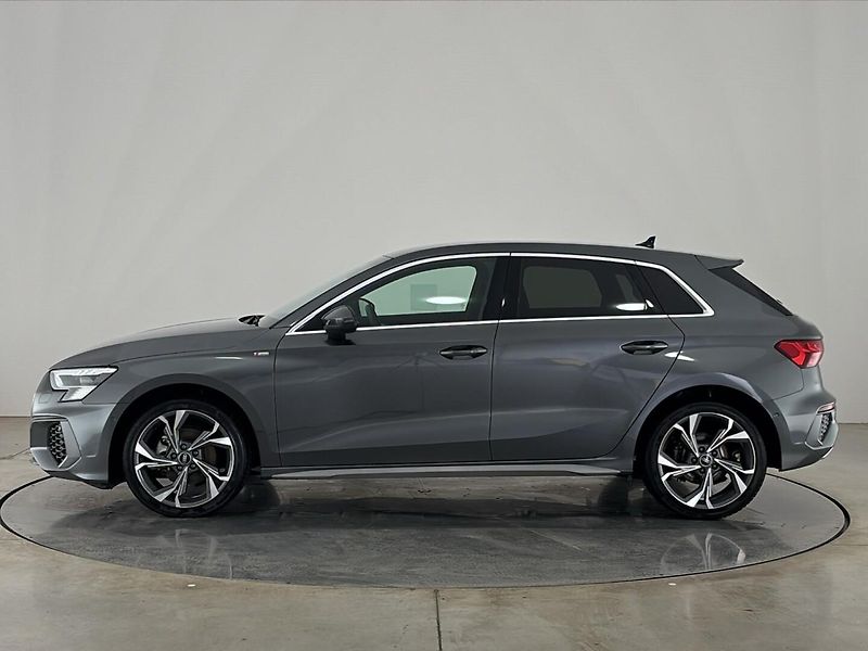 Audi A3 S-Line Sportback - fotka 3 z 30